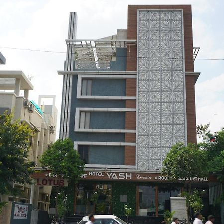Hotel Yash Executive Аурангабад Экстерьер фото