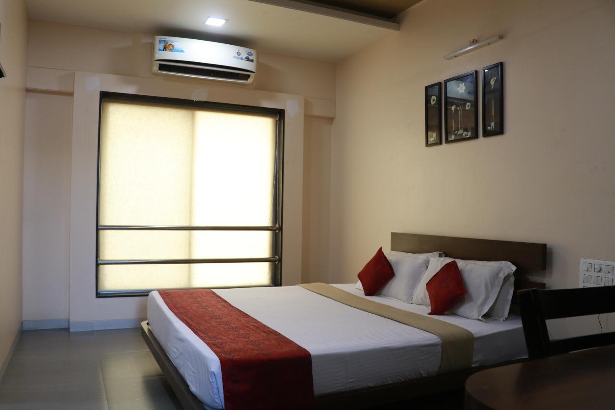 Hotel Yash Executive Аурангабад Экстерьер фото