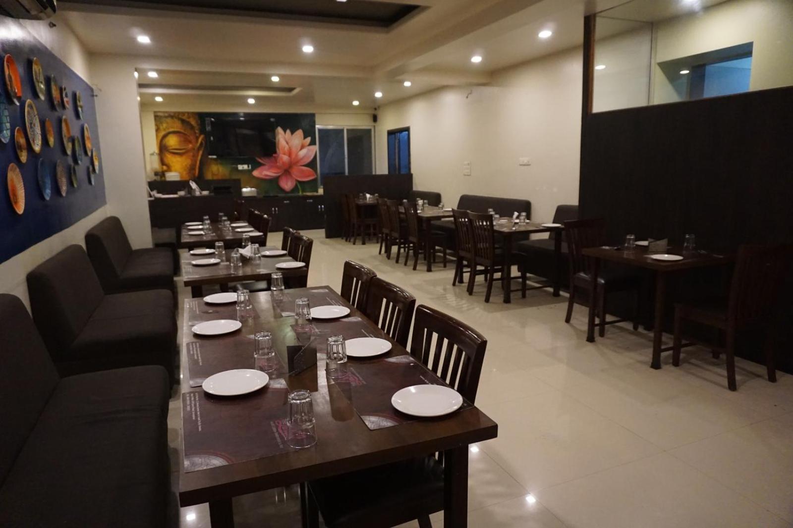 Hotel Yash Executive Аурангабад Экстерьер фото