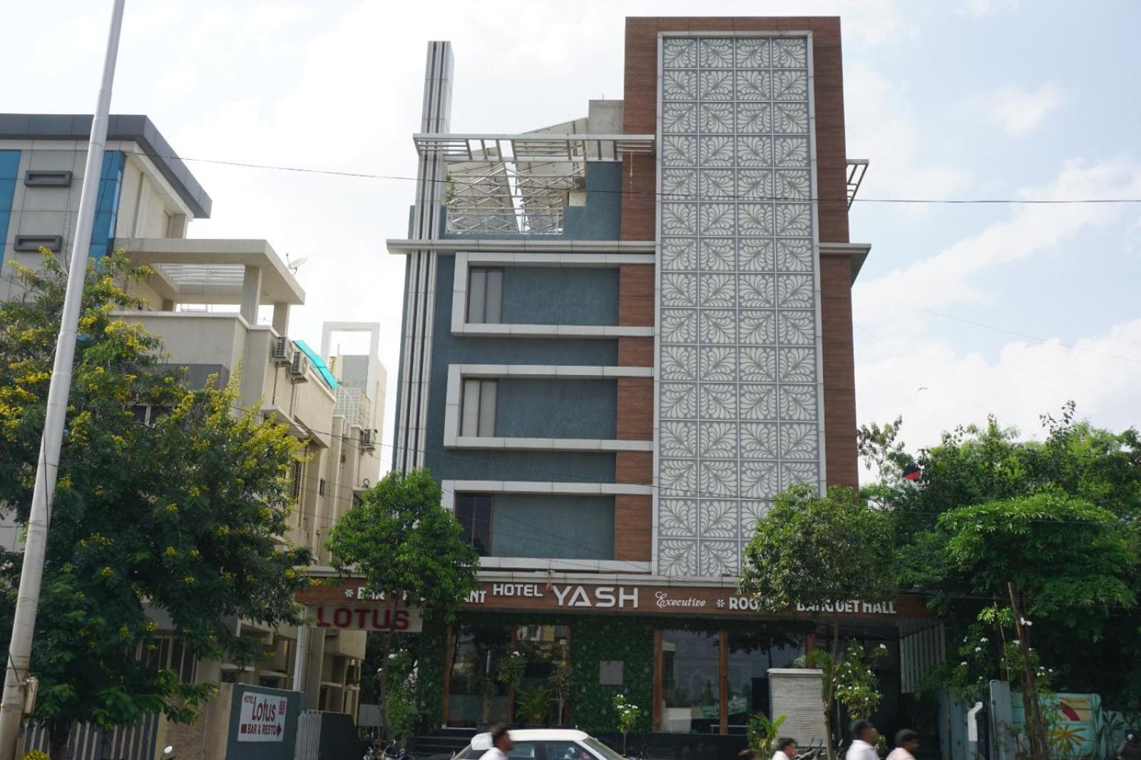 Hotel Yash Executive Аурангабад Экстерьер фото
